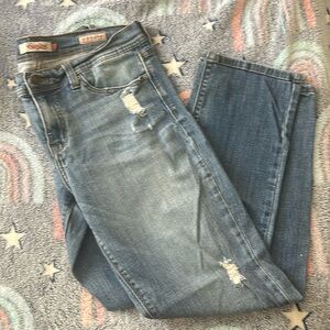 Juniors size 13 jeans. Low rise relaxed skinny jeans(not to tight on the ankles)
